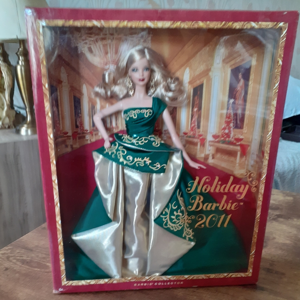 2011 Holiday Barbie Green And Golden Gown, Blonde - Picture 3 of 5
